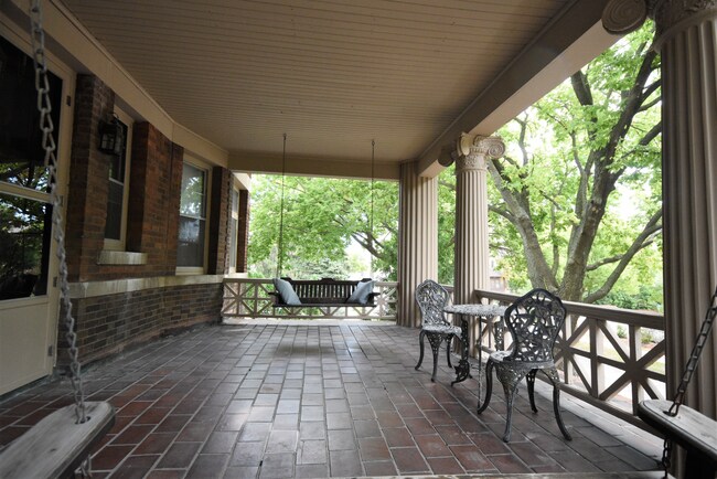 Building Photo - 265 Dayton Ave S