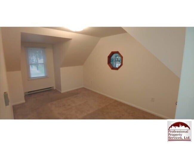 Building Photo - Country Living Near Commuter Routes