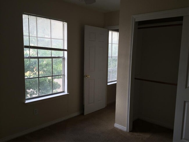 Building Photo - 3003 Whisper Oaks Ln