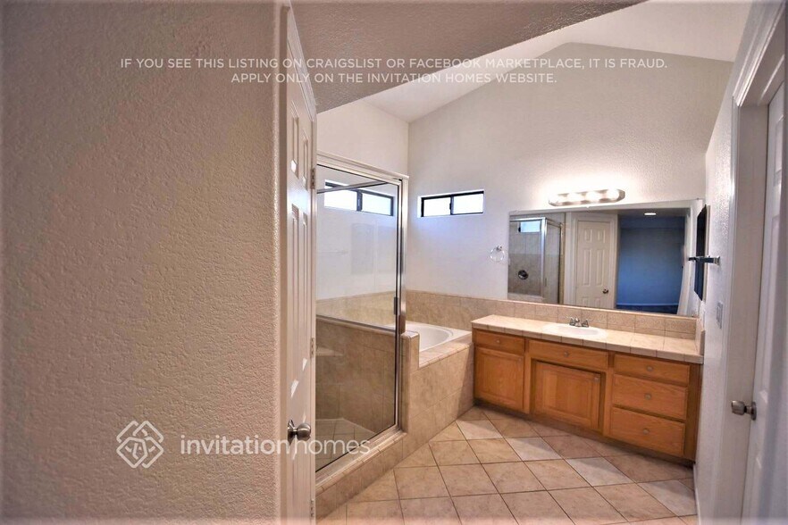 Building Photo - 4811 Cocina Ln