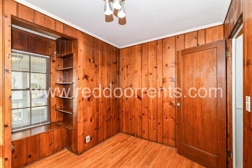 Building Photo - 125 E 49th St