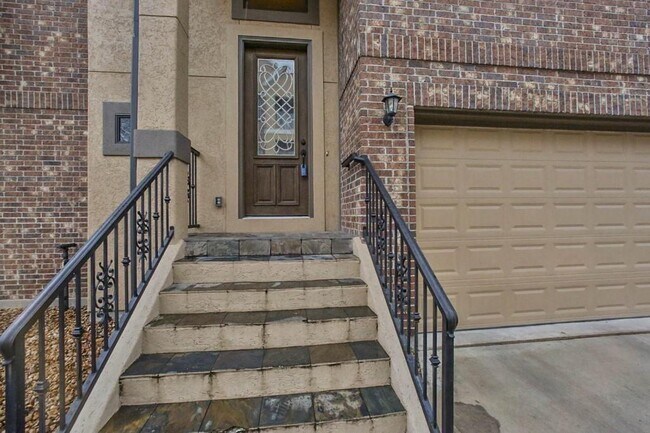Building Photo - 11005 Upland River Dr