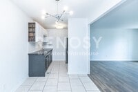 Building Photo - 2 BED 1 BATH CONDO IN WEST PLAZA