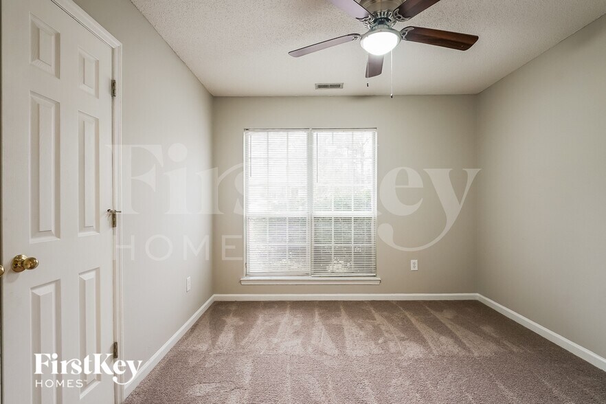 Building Photo - 152 Laurel Woods Dr