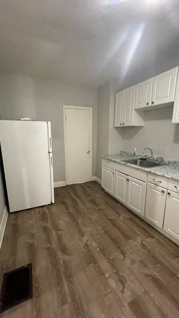 Building Photo - Spacious 4-Bedroom Home with 2 Full Bathrooms – Section 8 Approved and Ready for Move-In!