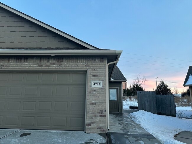 Building Photo - 4723 N Hillside Ct