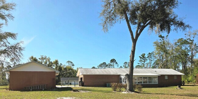 Building Photo - 102 S Claire Dr