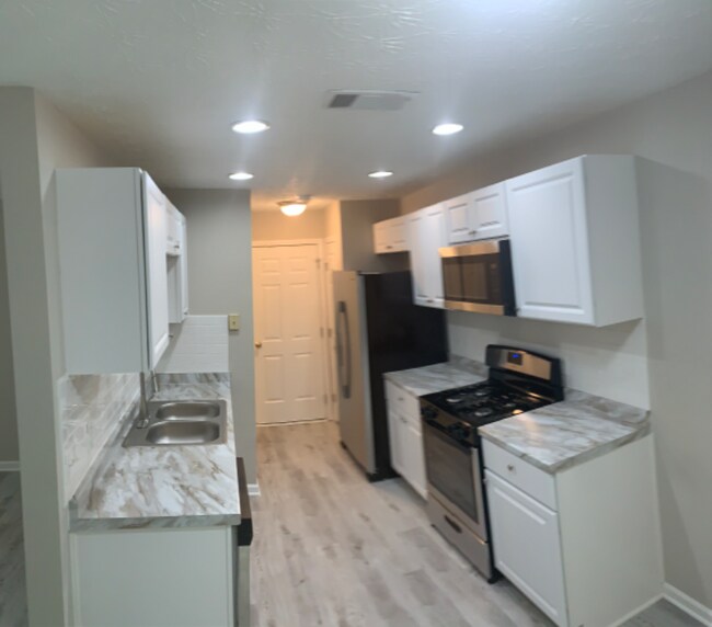 Building Photo - 289 Silver Ridge Dr