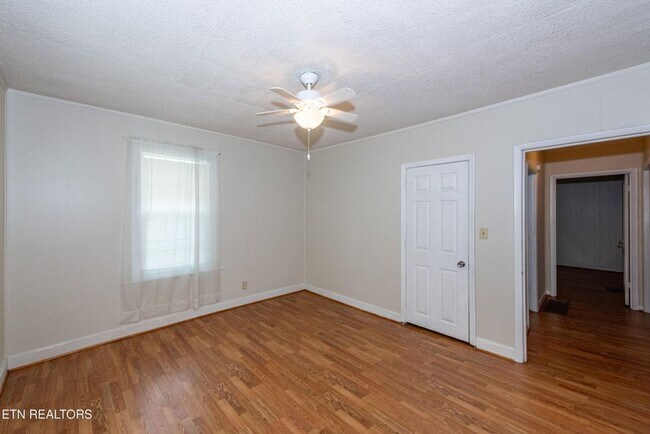 Building Photo - Maryville 37804 - 2 bedroom, 1 bath home w...