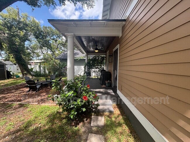 Building Photo - 211 E Adalee St