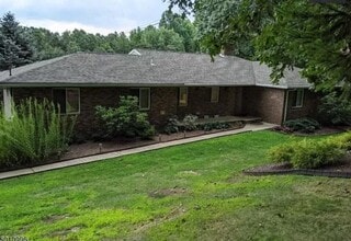 Building Photo - 122 Hurd St