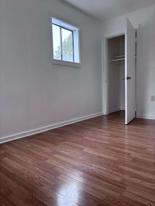 Building Photo - 718 S Yakima Ave