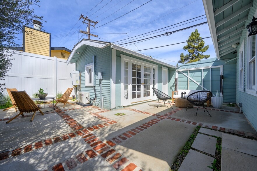 Backhouse office - 2213 Arizona Ave