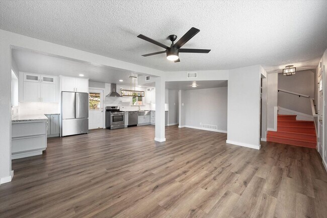 Building Photo - Kennedale Beauty