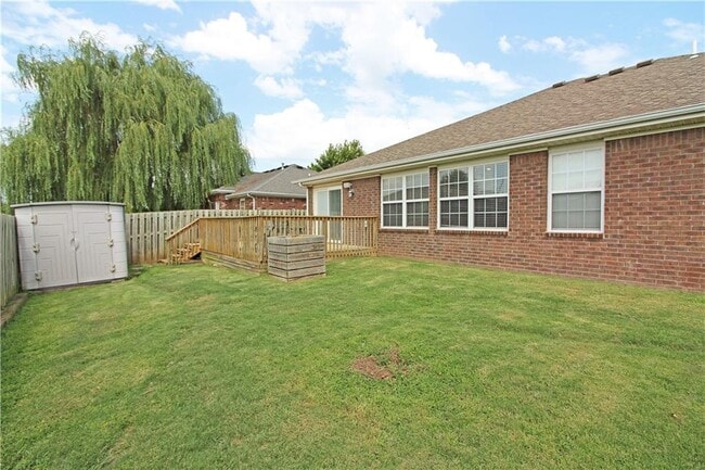 Building Photo - 3803 SW Surrey Ave