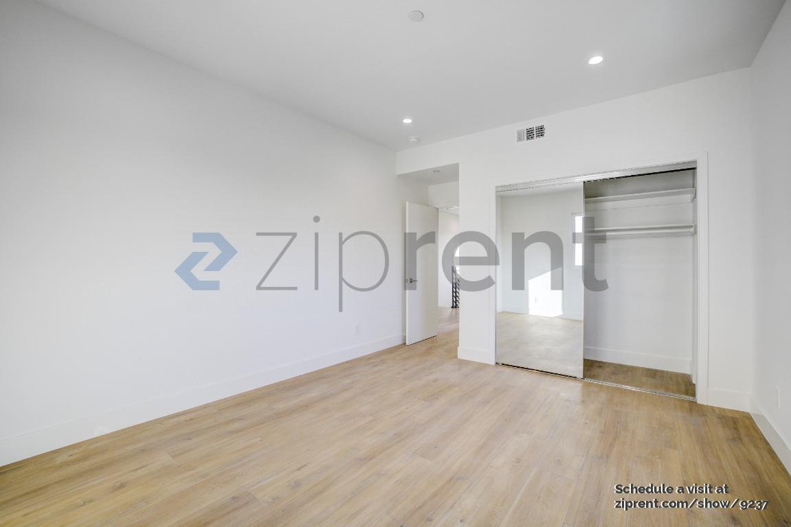 Building Photo - 5637 1/2 Riverton Ave