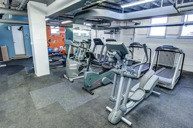 Building Photo - 1642 E 56th St