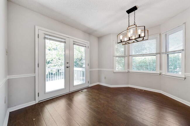 Building Photo - Adorable 3 BD/2.5 BA Hillsborough Home!