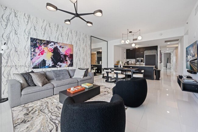 Building Photo - 15811 Collins Ave