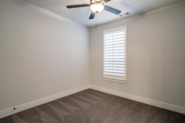 Building Photo - Stylish, Upgraded 3-bedroom, 2.5 bathroom ...
