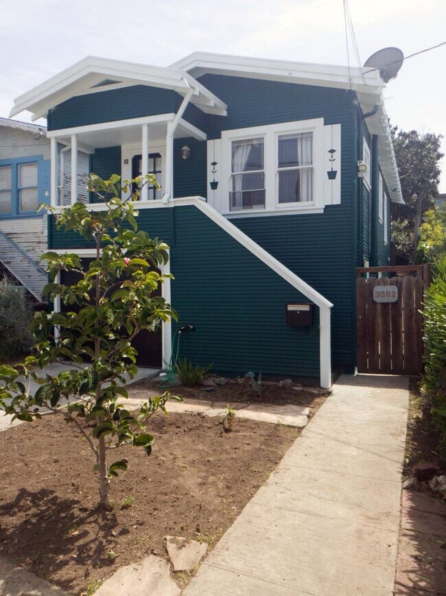 Primary Photo - Awesome craftsman style house features 1 bedroom, 1 bathroom House In Oakland’s Laurel District