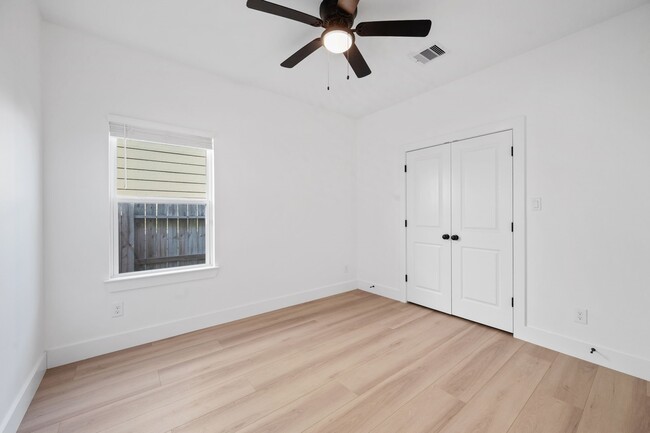 Building Photo - 8412 Sunnyhill St