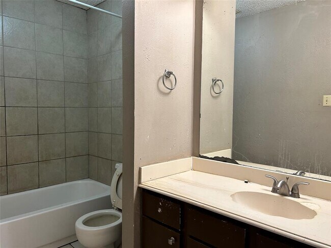 Building Photo - 23122 Dew Wood Ln