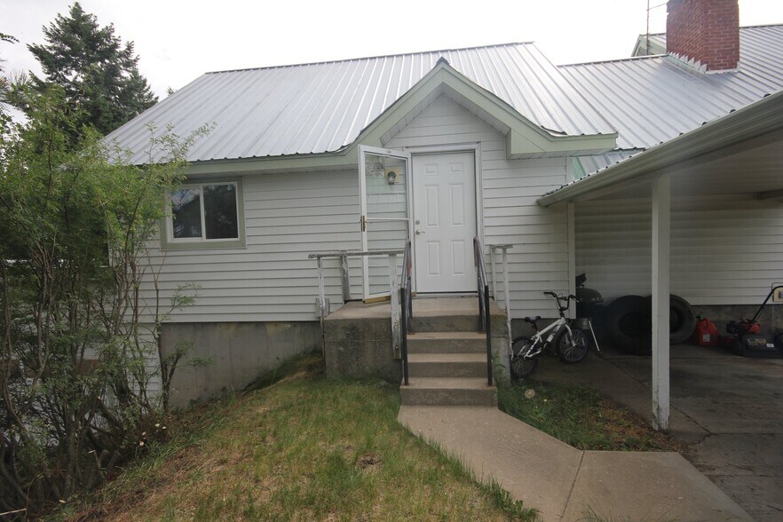 Building Photo - 1505 5th Ave W