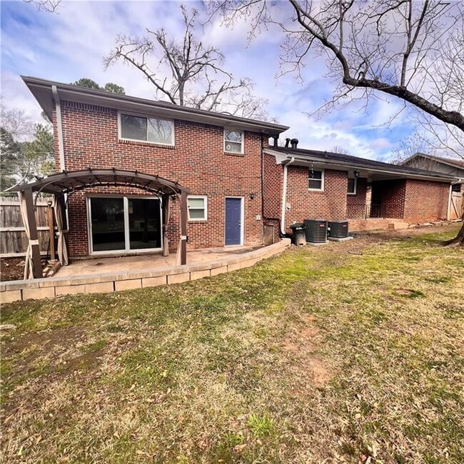 Building Photo - 3467 Pheasant Ct