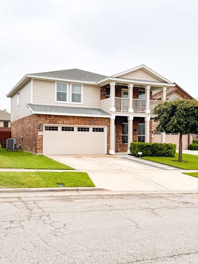 Building Photo - Beautiful Home in Yowell Ranch