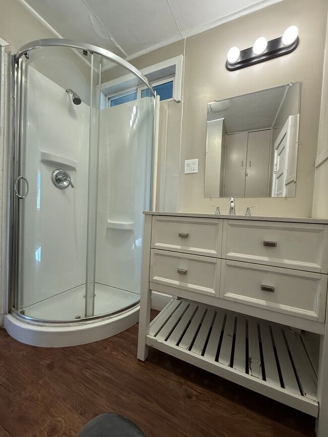 Building Photo - Fresh Paint!