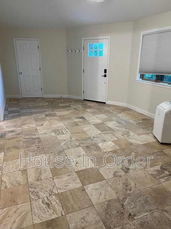 Building Photo - 50 Rustling Oaks Ln