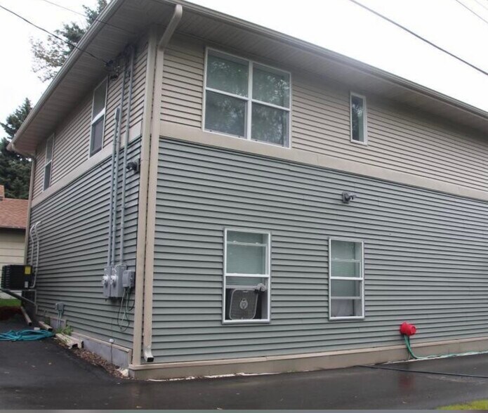 Building Photo - 84 Curtice St E