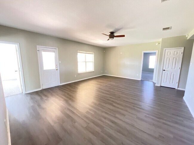 Building Photo - 3406 Doffy Dr