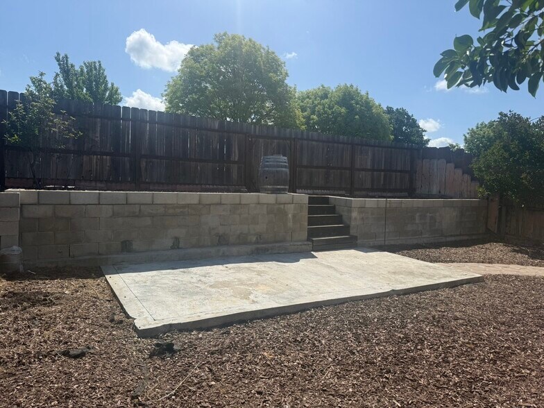 Building Photo - 1820 Marigold Ln