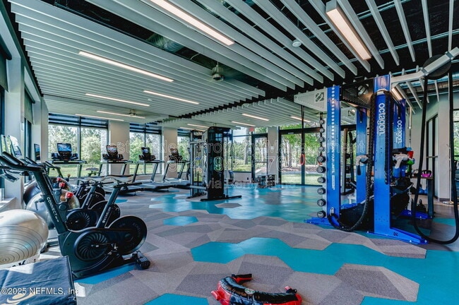 Building Photo - 10682 Aventura Dr