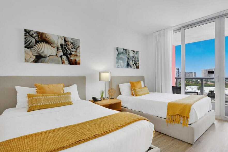 Building Photo - 2602 E Hallandale Beach Blvd