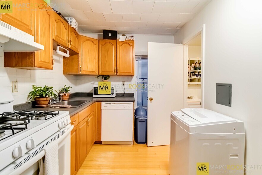 Primary Photo - 293 Elm St