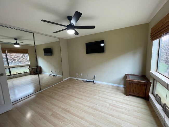 Building Photo - Unfurnished One Bedroom Available Immediately!