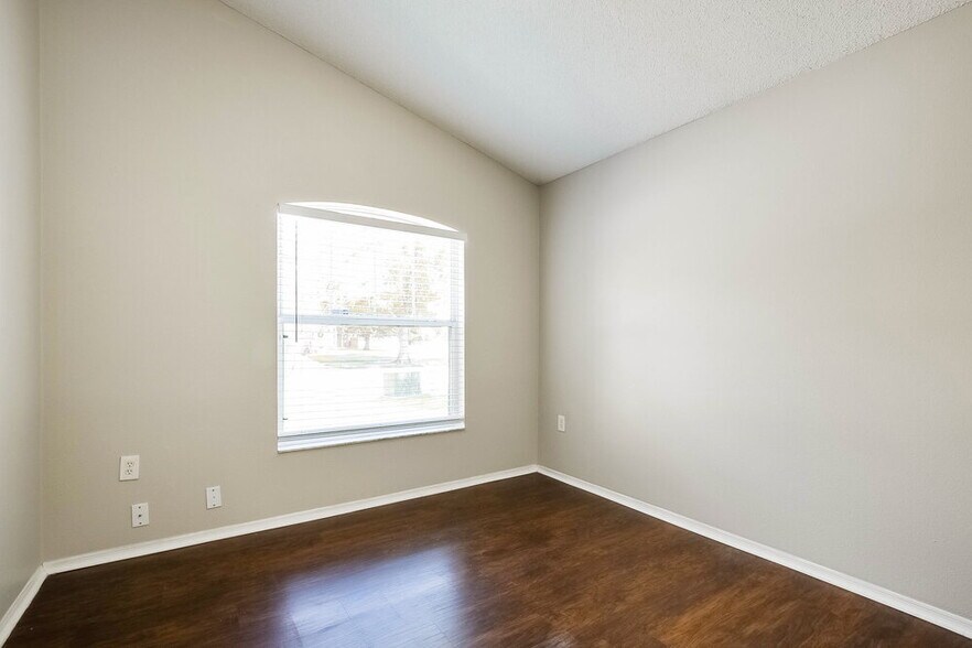 Building Photo - 2160 Jessa Dr