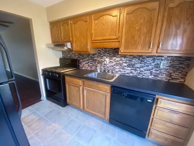 Building Photo - Moon Township - 2 Bedroom, 1.5 Bath Townhouse in Fox Hollow (Includes all utilities except electric)