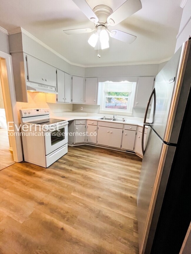 Building Photo - 4 Bed, 3 Bath Home with Fenced Yard / Pet-Friendly / Coming Soon!