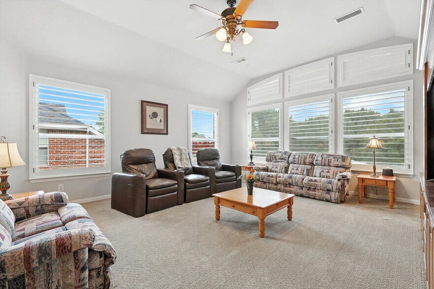 Building Photo - 2303 Chapelwood Dr