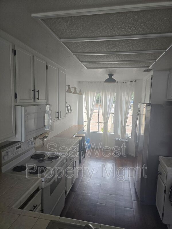 Building Photo - 1536 Caminito Aguar