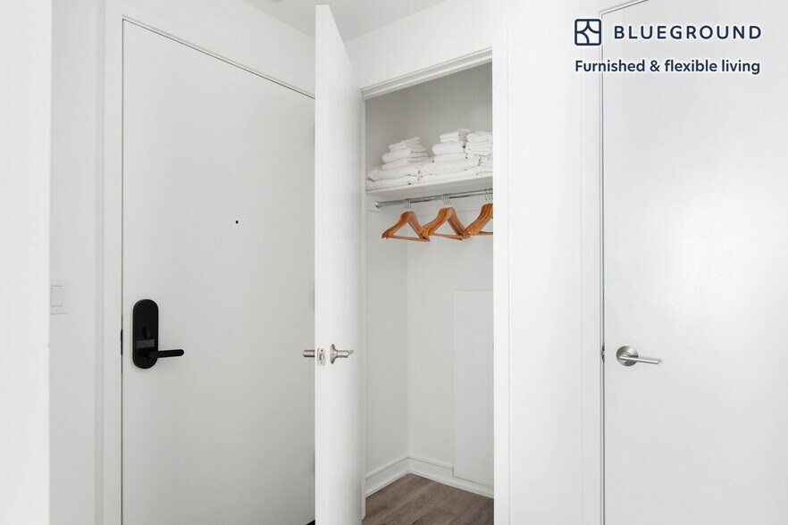 Building Photo - 949 1st St SE