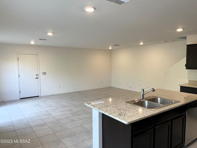 Building Photo - 1127 E Cairn St