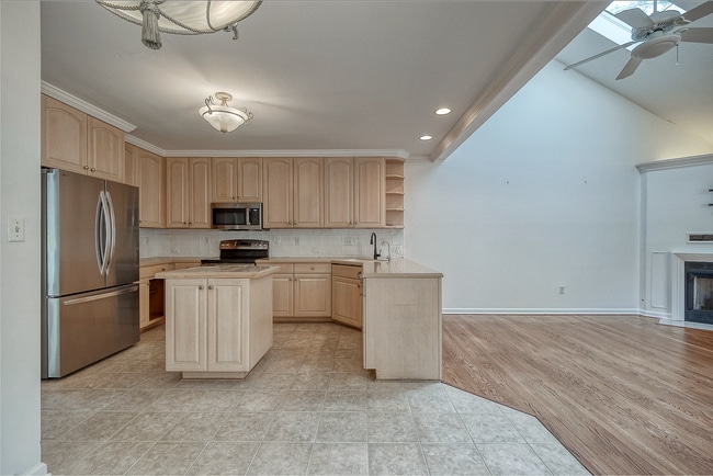 Building Photo - Fox Chapel Luxury Townhome, 4 Bedrooms, 3.5 Bathrooms, 3 Care Garage, Finished Basement.