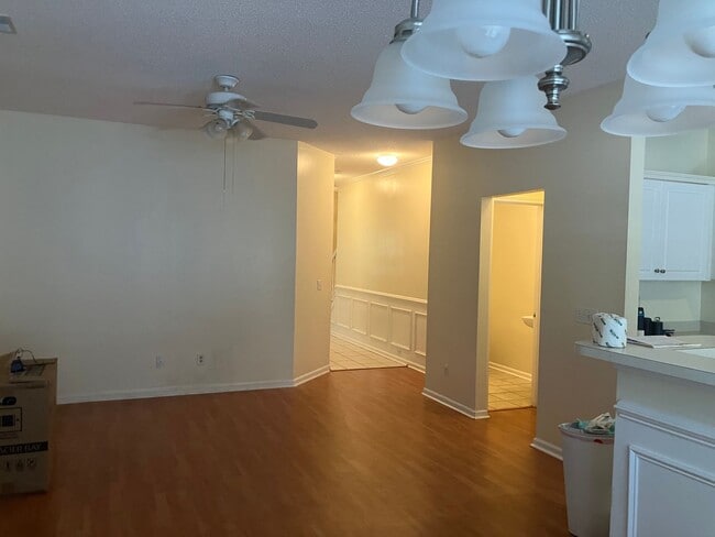 Building Photo - 3BR / 2.5BA @ Westbury Park
