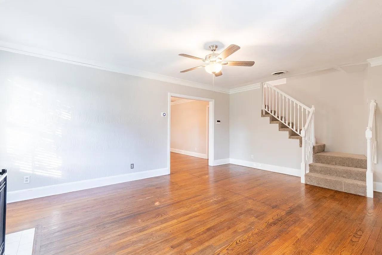 Building Photo - 380 Holmes Cir