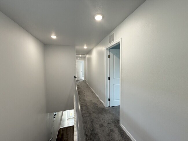 Building Photo - Waterfront 3 bedroom townhome with dock!